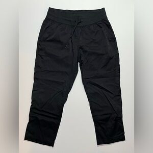 Women’s The North Face Aphrodite 2.0 Capri Nylon Stretch Pants, Medium, Black